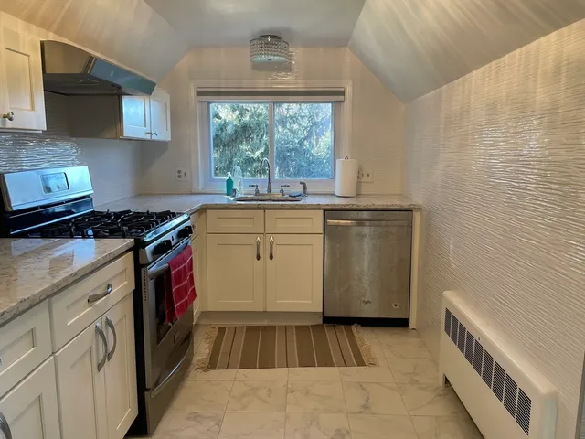 $2,700 | 1420-1426 Centre Street, Unit 2, Newton, MA 02459