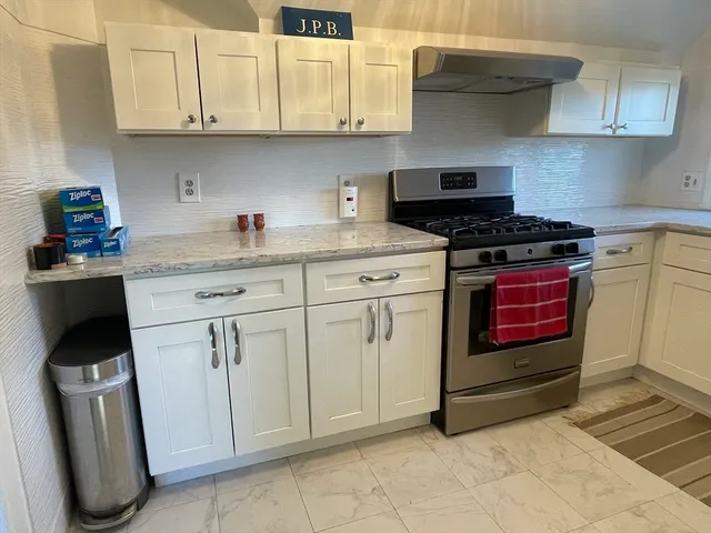 $2,700 | 1420-1426 Centre Street, Unit 2, Newton, MA 02459