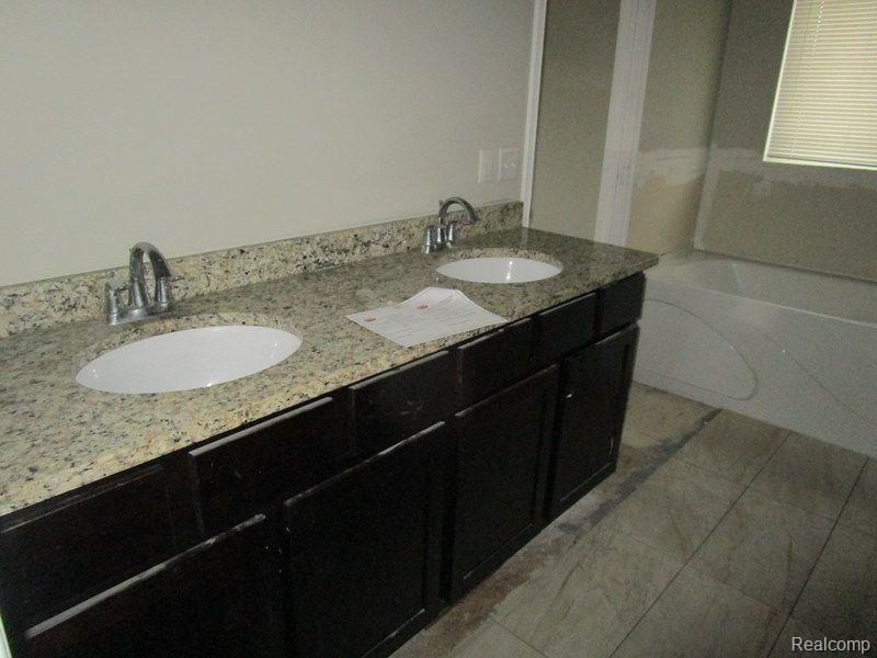 20902 Oak Ridge Drive Clinton Township, MI 48036 - Photo 17 of 21