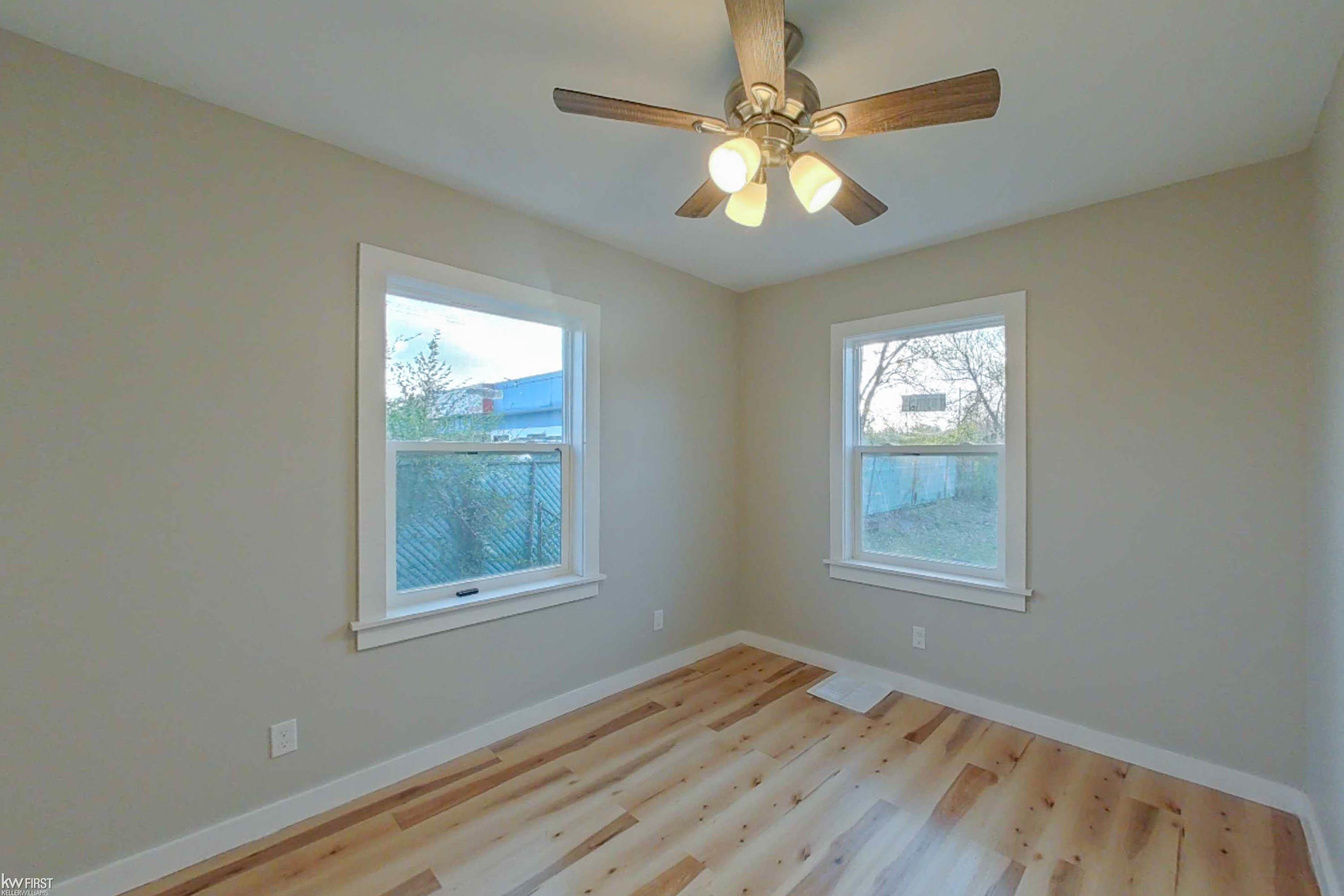 2040 South Center Road Flint, MI 48503 - Photo 14 of 35 50127231-13.JPG