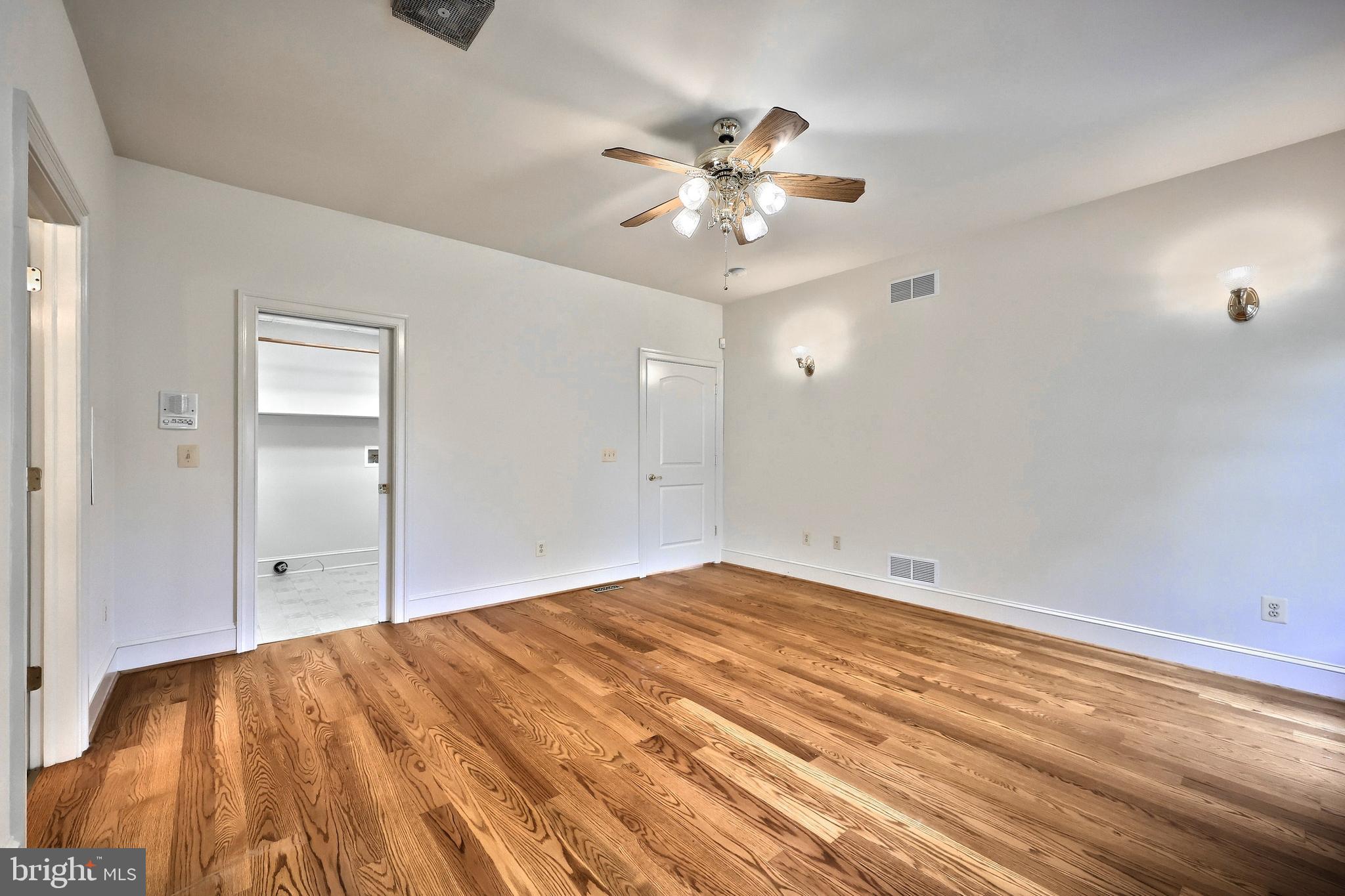 61 West McKinley Road Delta, PA 17314 - Photo 47 of 94 Main floor Primary bedroom