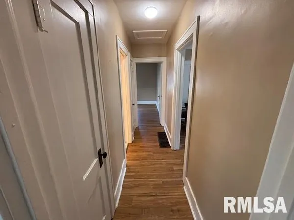 $144,900 | 1103 West Main Cross Street, Taylorville, IL 62568