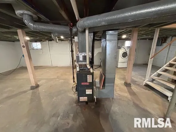 $144,900 | 1103 West Main Cross Street, Taylorville, IL 62568