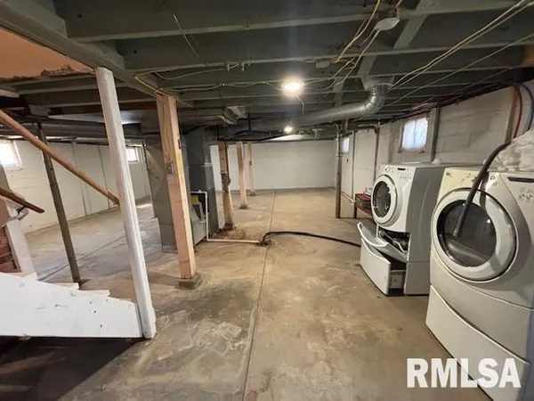 $144,900 | 1103 West Main Cross Street, Taylorville, IL 62568