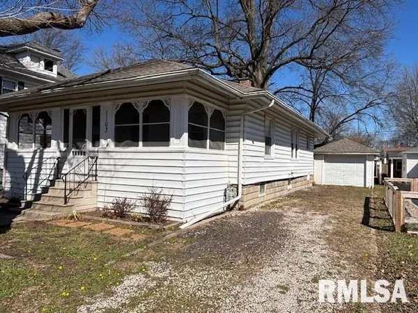 $144,900 | 1103 West Main Cross Street, Taylorville, IL 62568