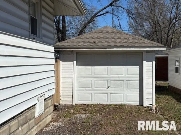 $144,900 | 1103 West Main Cross Street, Taylorville, IL 62568