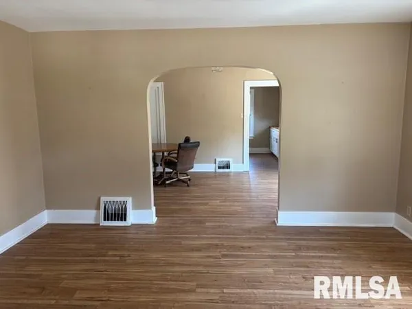 $144,900 | 1103 West Main Cross Street, Taylorville, IL 62568