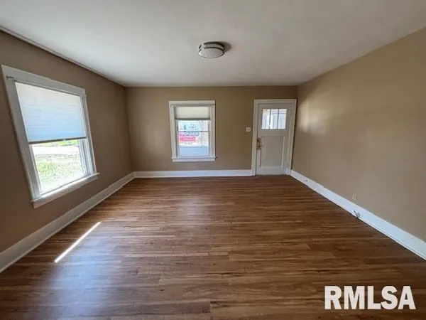 $144,900 | 1103 West Main Cross Street, Taylorville, IL 62568