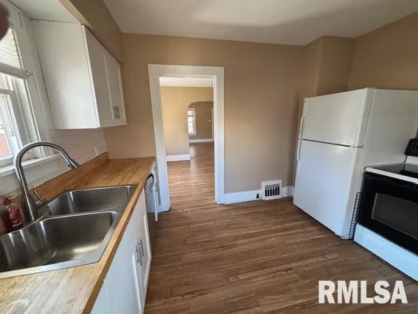 $144,900 | 1103 West Main Cross Street, Taylorville, IL 62568