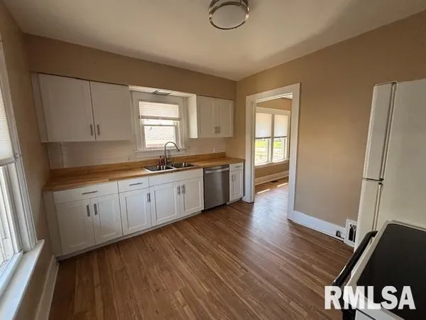 $144,900 | 1103 West Main Cross Street, Taylorville, IL 62568