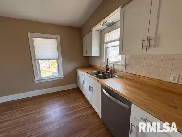 $144,900 | 1103 West Main Cross Street, Taylorville, IL 62568