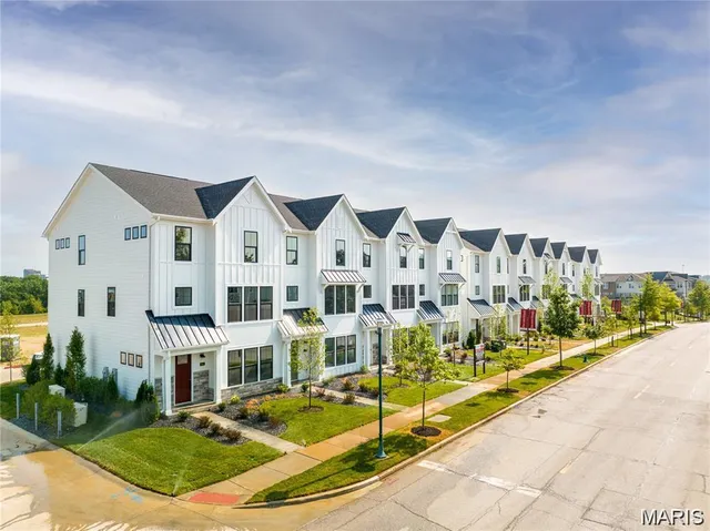 $568,900 | 8928 Gateway Circle, Unit 41802, Richmond Heights, MO 63144