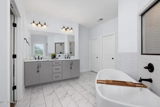 $454,000 | 356 Poplar Lane, Holly Springs, MS 38635