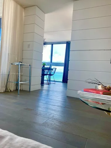 a view of livingroom with furniture