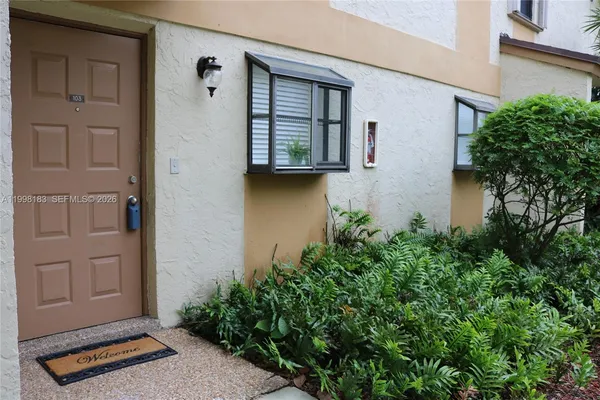 $2,150 | 401 Gardens Drive, Unit 103, Pompano Beach, FL 33069