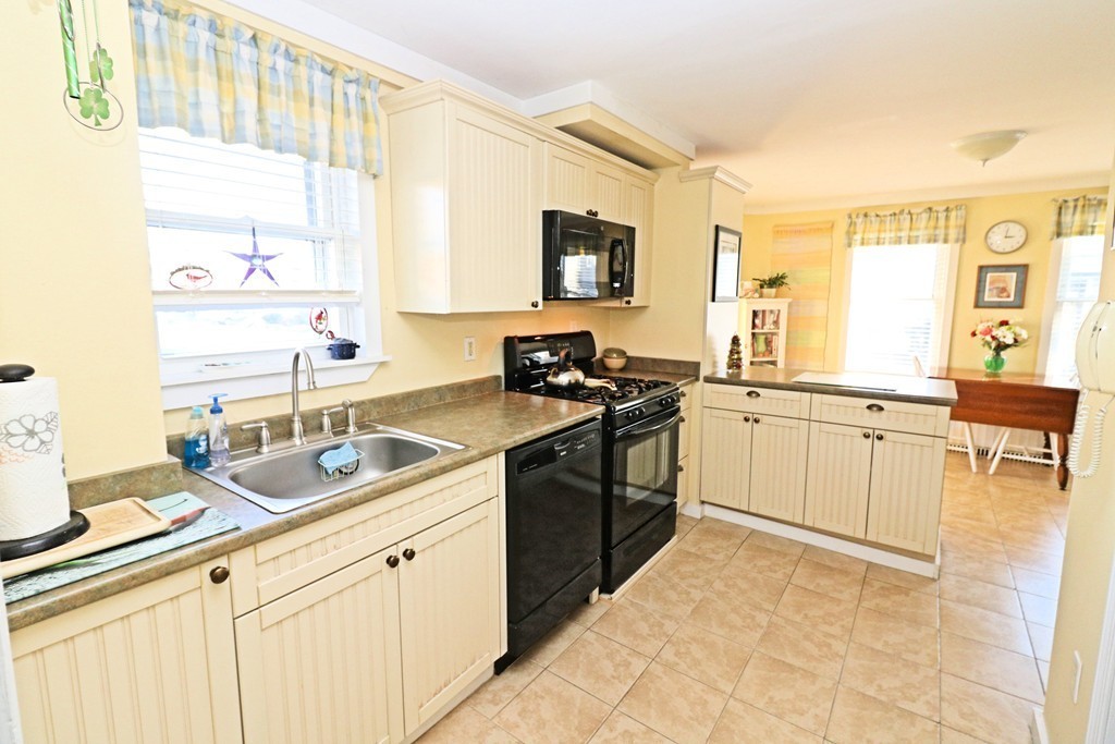 12 Girdlestone Road Winthrop, MA 02152 - Photo 9 of 17 Gallery Image 9