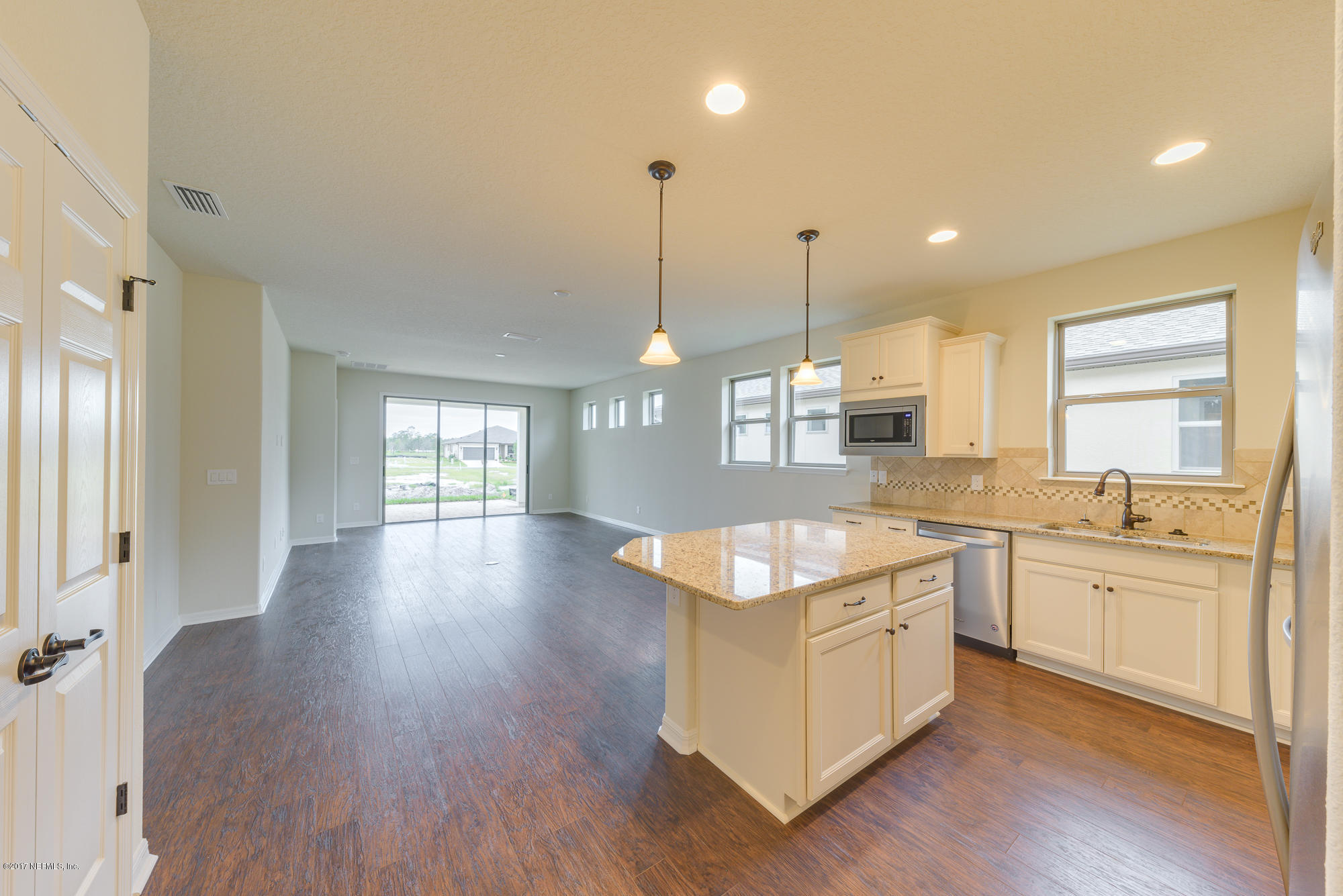 267 Rock Spring Loop St. Augustine, FL 32095 - Photo 10 of 29 Upgraded Cabinets & Backsplash!