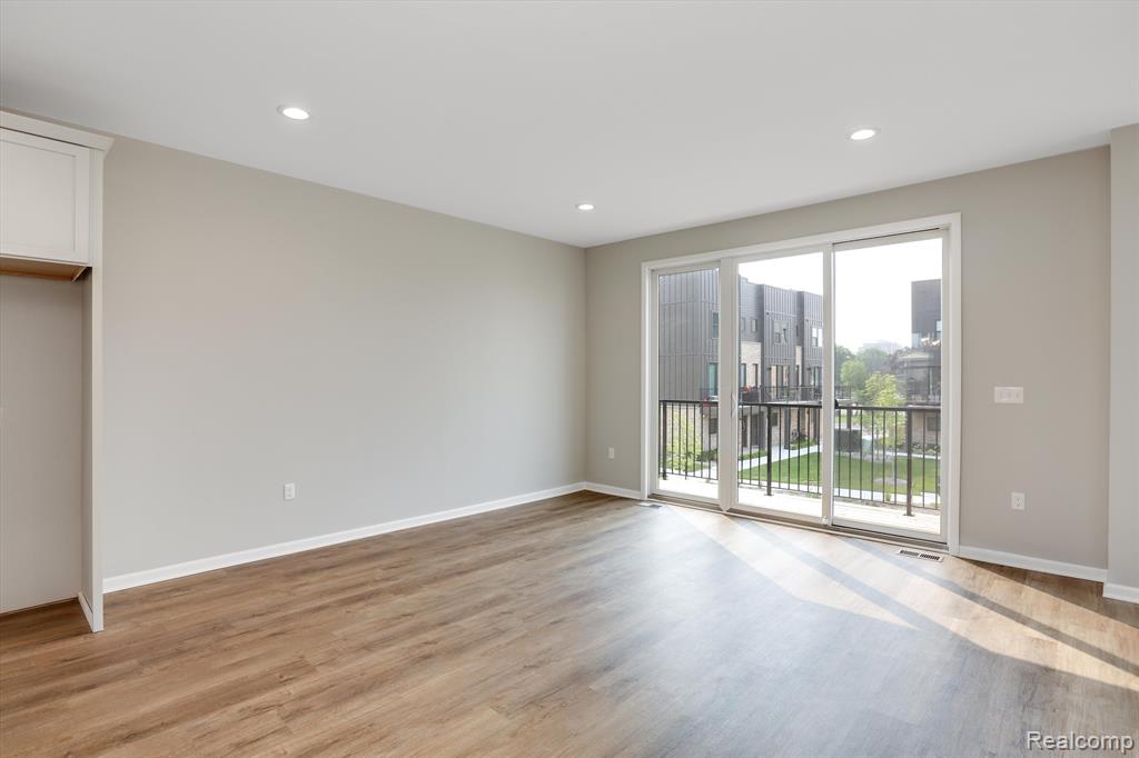 1048 Hampton Circle, Unit 4 Detroit, MI 48236 - Photo 25 of 38