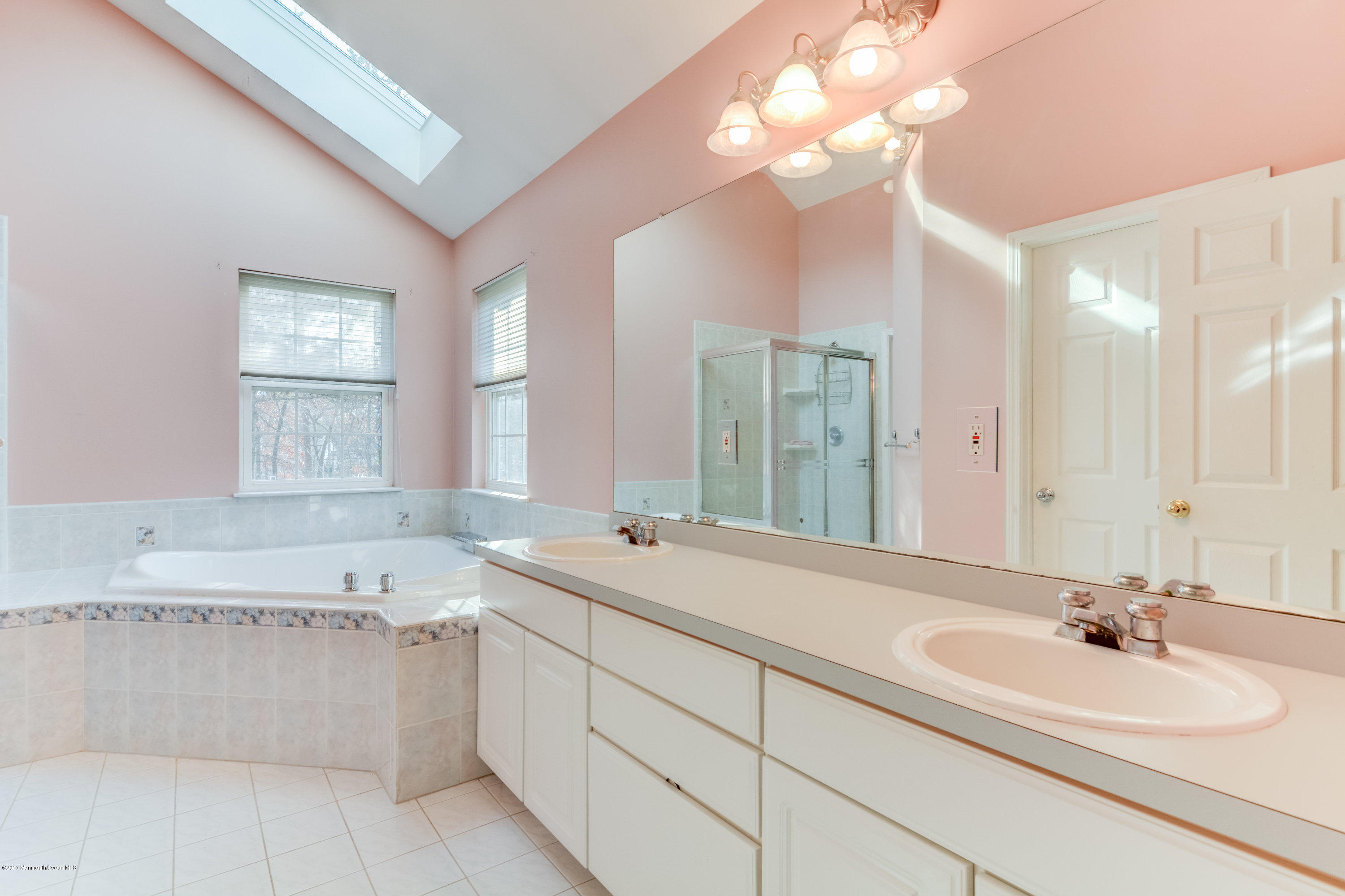 426 Burke Road Jackson, NJ 08527 - Photo 12 of 24 Master_Bath