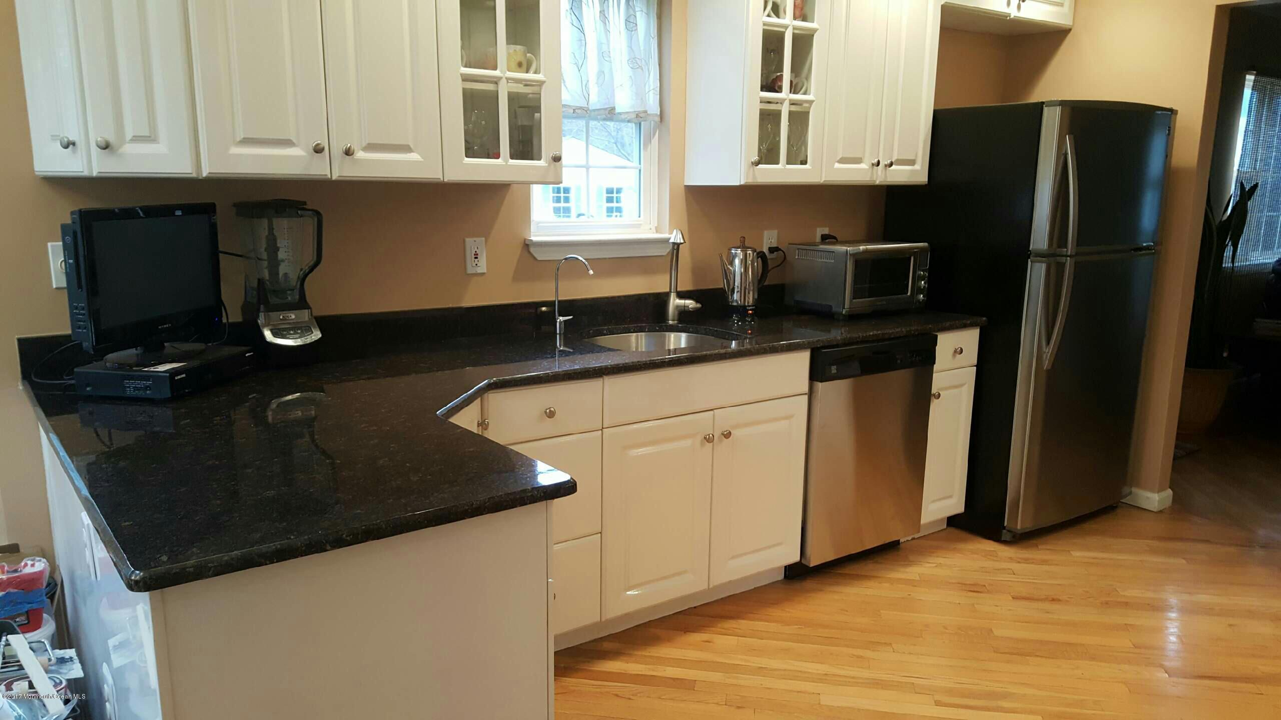 426 Burke Road Jackson, NJ 08527 - Photo 7 of 24 Kitchen
