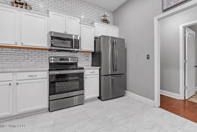 $379,999 | 2544 Madeline Lane, Southaven, MS 38672