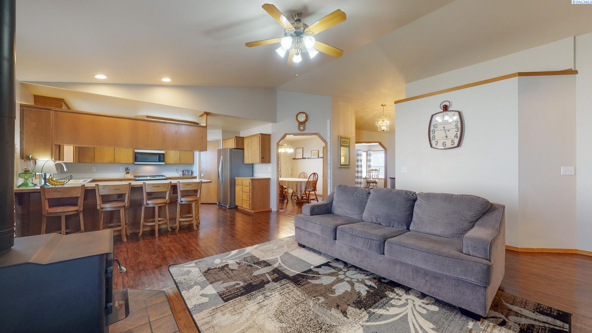 4004 Hicks Road Grandview, WA 98930 - Photo 6 of 30 Gallery Image 6