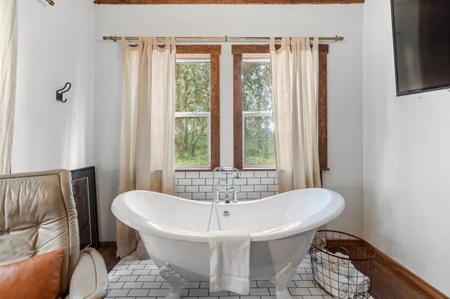 a view of yard with trees