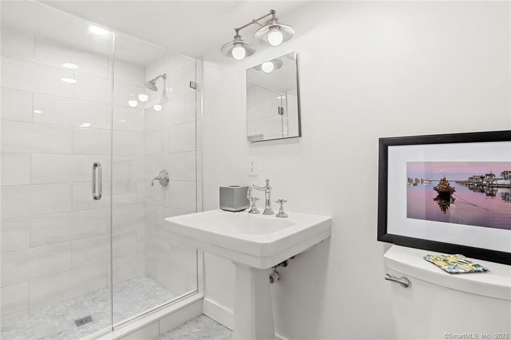 49 Hollow Tree Ridge Road Darien, CT 06820 - Photo 13 of 25 #49 - Primary Suite Full Bath