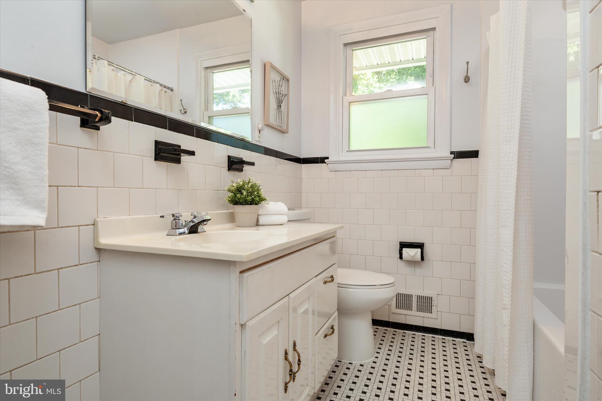 596 Forest View Road Linthicum Heights, MD 21090 - Photo 7 of 42 Bathroom 1 - Upper Level