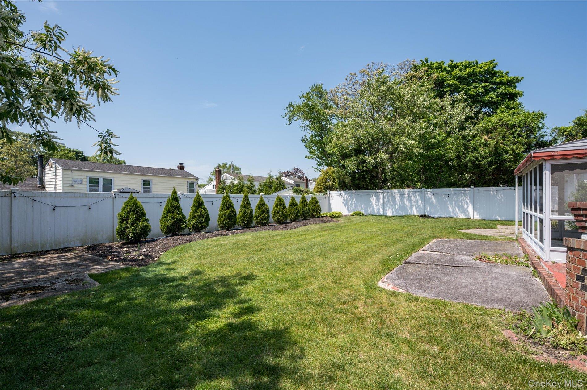 330 Woods Road North Babylon, NY 11703 - Photo 18 of 21