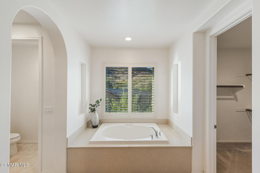 7020 Highgrove Place Moorpark, CA 93021 - Photo 43 of 59 a bathroom with a bathtub and a sink