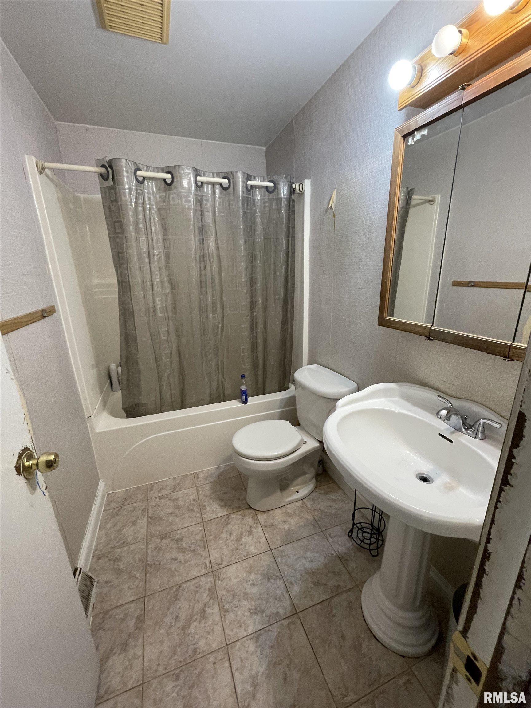 4404 West Castleton Road Peoria, IL 61615 - Photo 5 of 6 Gallery Image 5