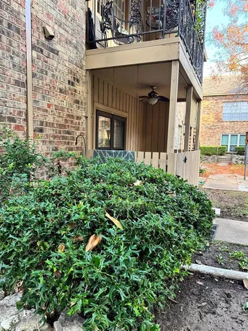 $2,000 | 4347 Bellaire Drive South, Unit 132S, Fort Worth, TX 76109