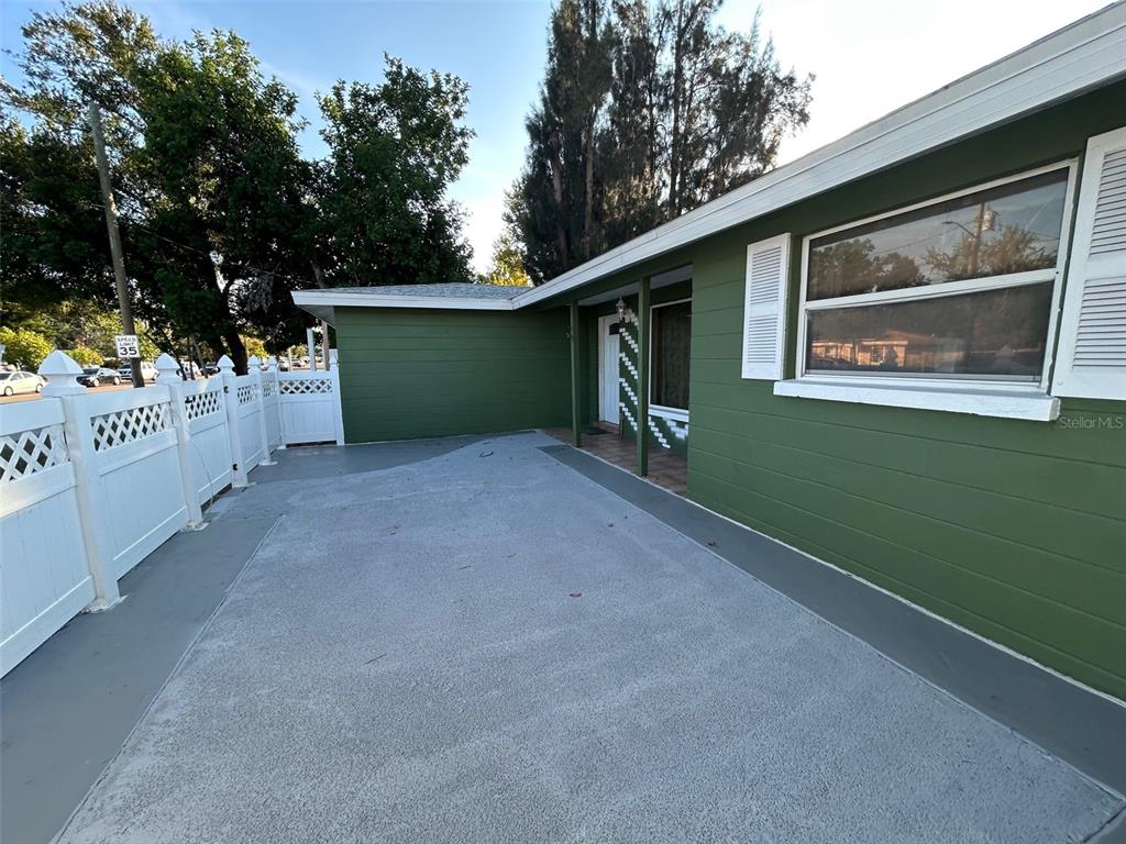 2920 McIntosh Road Sarasota, FL 34232 - Photo 3 of 13