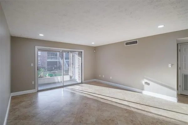 $225,000 | 4388 Lake Underhill Road, Unit 21C2, Orlando, FL 32803