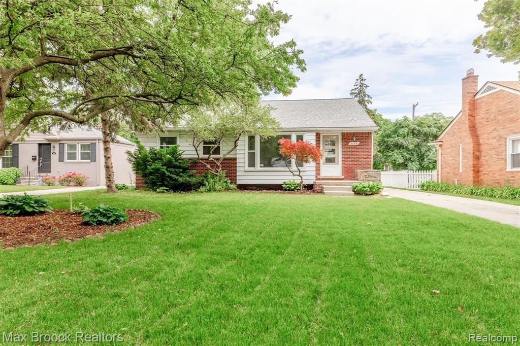 3648 Rockingham Road Royal Oak, MI 48073 - Photo 1 of 21