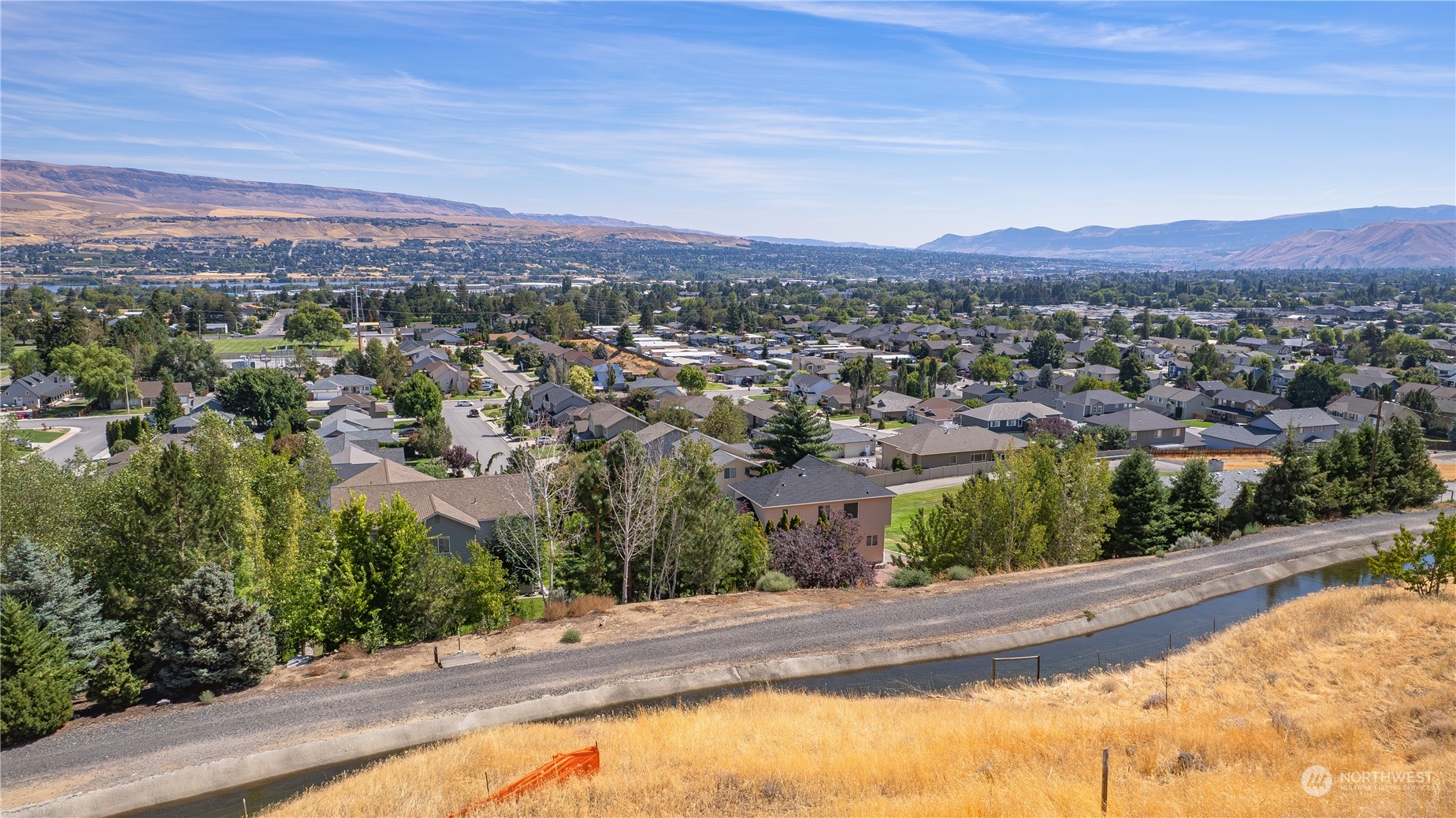 1853 Broadway Place Wenatchee, WA 98801 - Photo 3 of 7