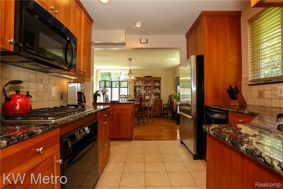 4032 Wakefield Road Berkley, MI 48072 - Photo 8 of 35 Wakefield-8.jpg