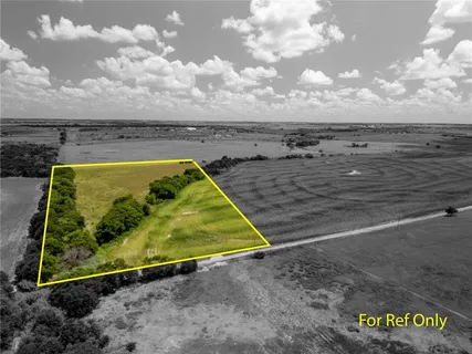 a view of a tennis court