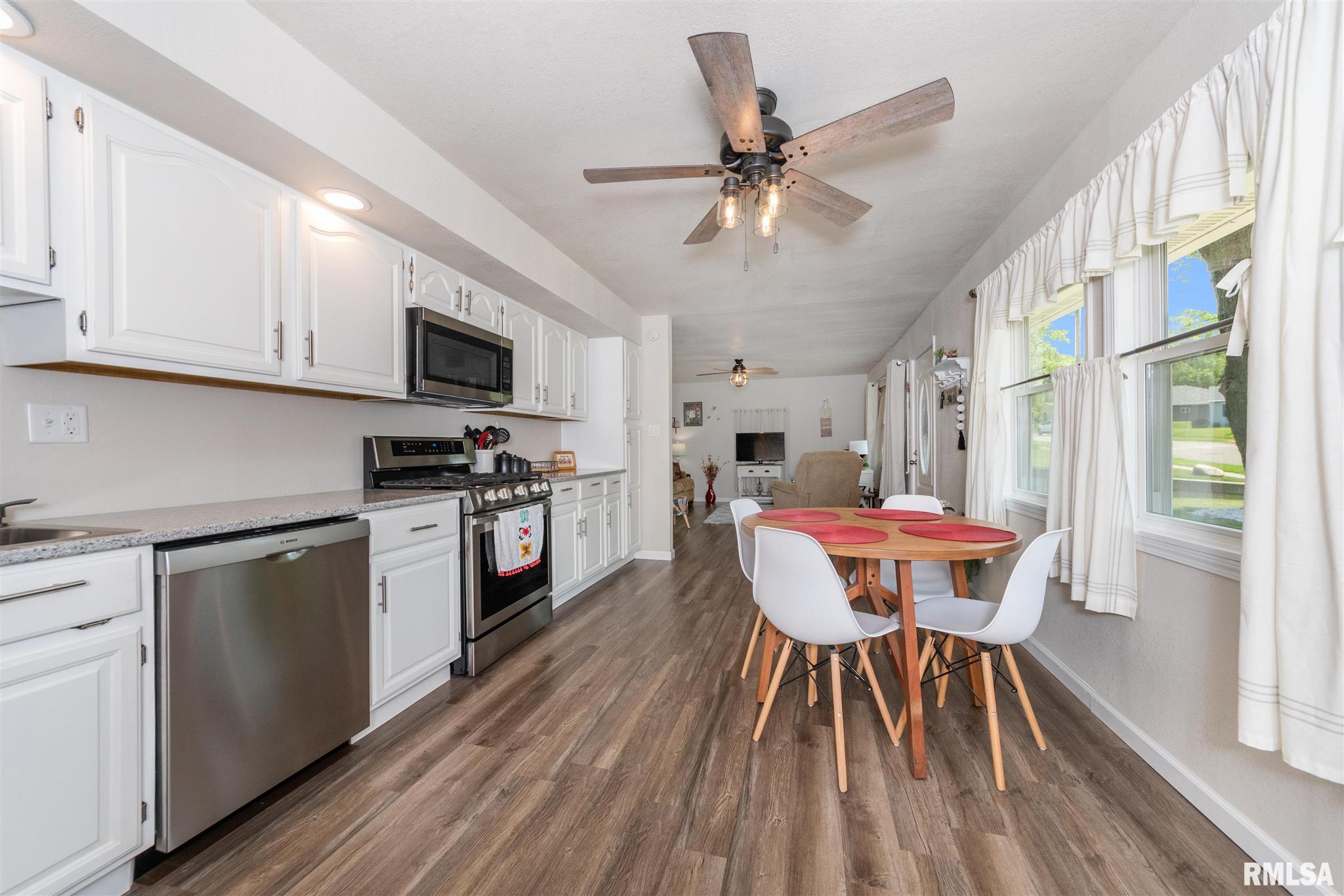 200 Algonquin Road Marquette Heights, IL 61554 - Photo 8 of 40 Gallery Image 8