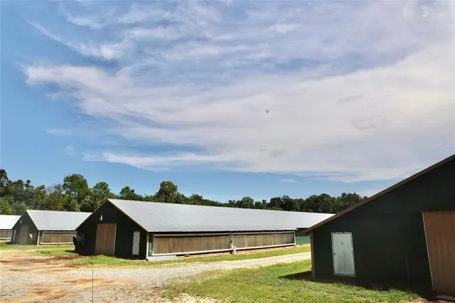 a view of houses with sky view