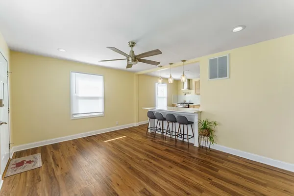 a view of a livingroom with a workspace