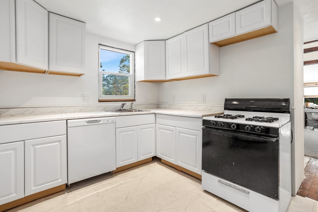 25 Martin Road Reading, MA 01867 - Photo 3 of 32 Gallery Image 3