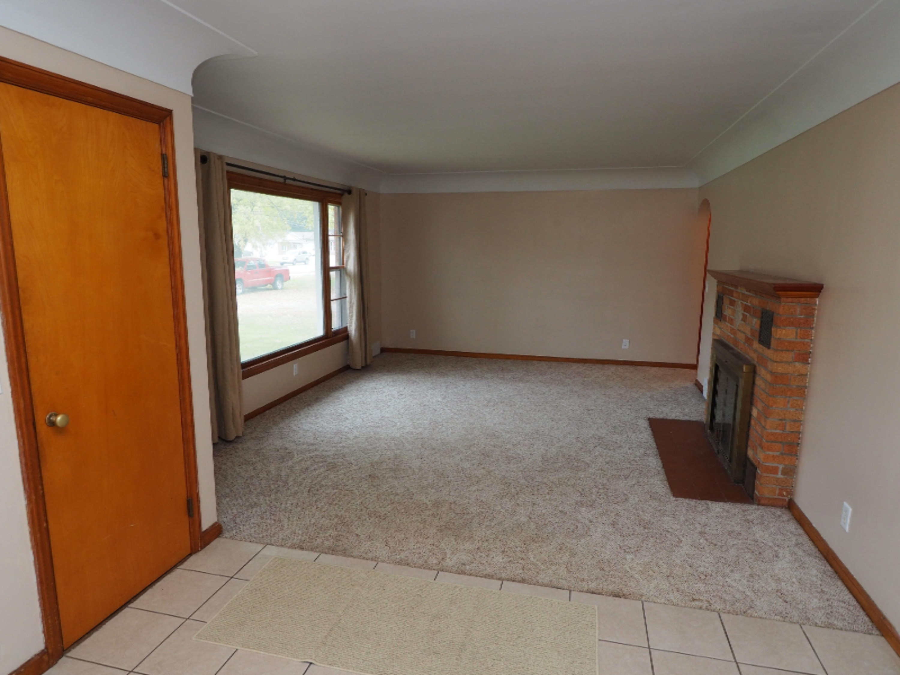 1544 Holton Road Muskegon, MI 49445 - Photo 5 of 16 P1010022