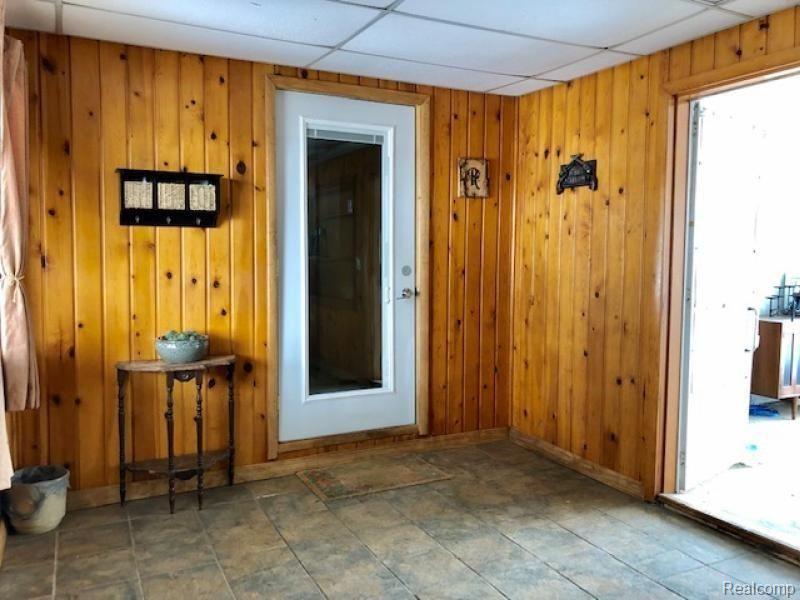 1912 West Vassar Road Reese, MI 48757 - Photo 6 of 18 entrance 2.jpg