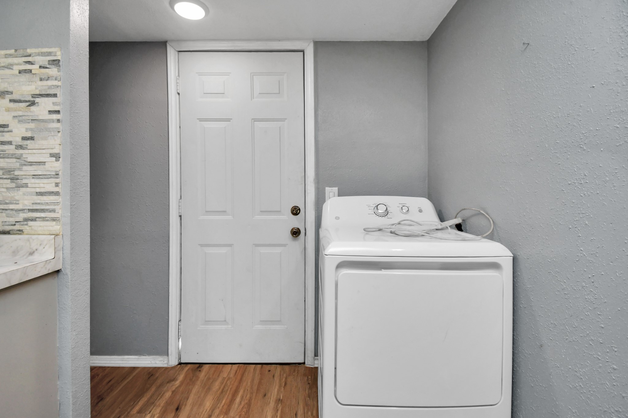 340 Hensley Road Shepherd, TX 77371 - Photo 4 of 23 Utility area off the kitchen.