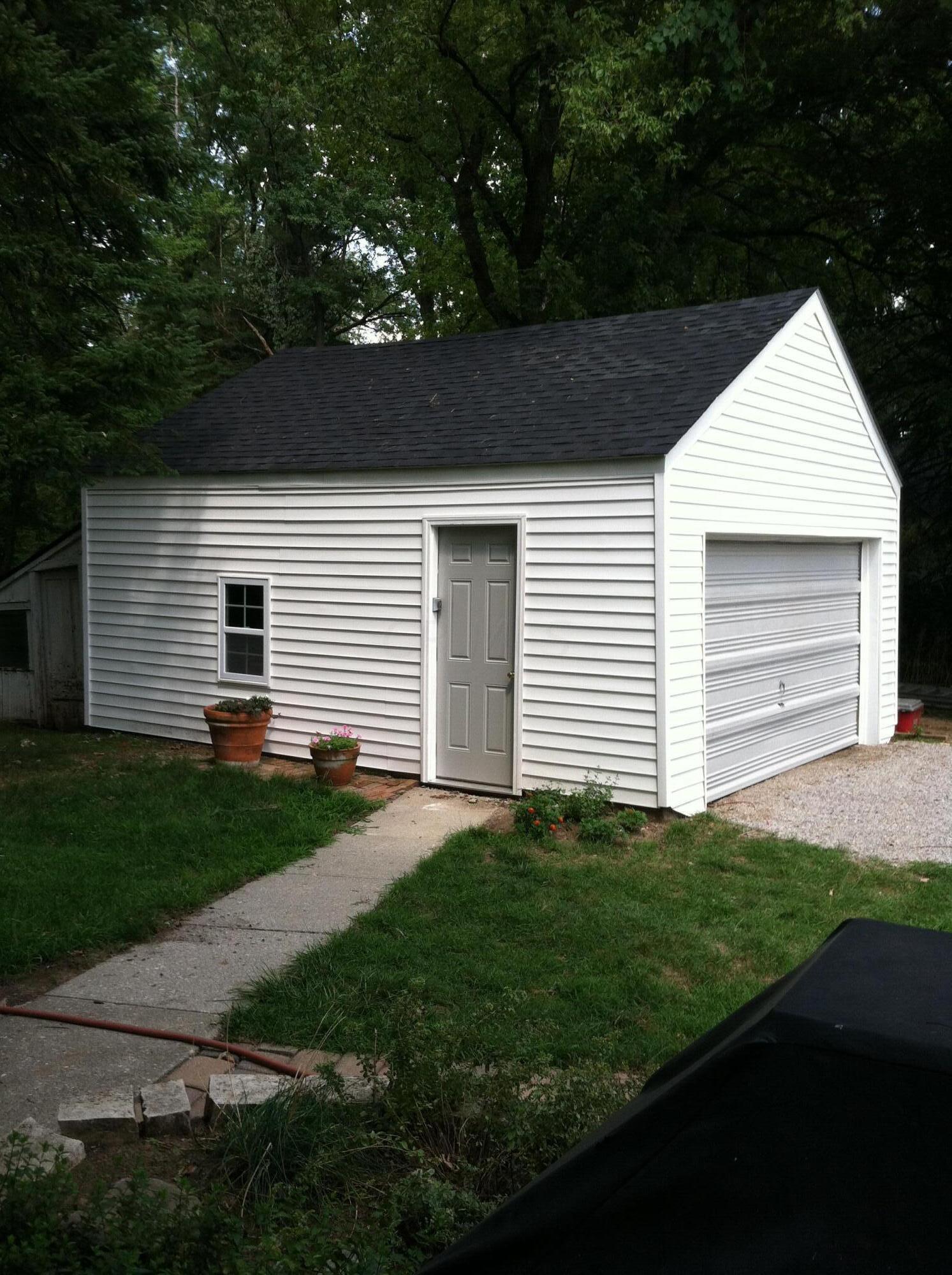 318 Carpenter Road Columbus, OH 43230 - Photo 4 of 28 Detached Garage