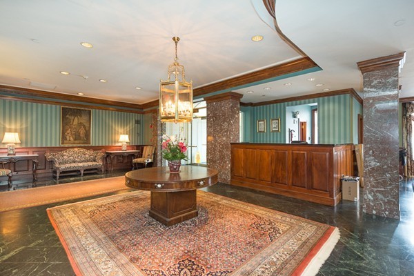 390 Commonwealth Avenue, Unit 210 Boston, MA 02215 - Photo 27 of 30 a living room with couch