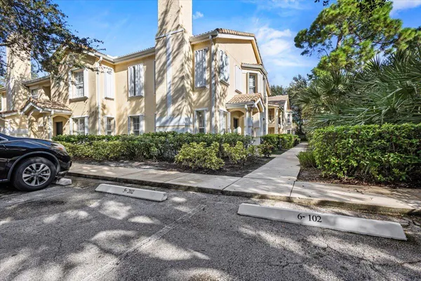 $239,000 | 110 Southwest Peacock Boulevard, Unit 6101, Port St. Lucie, FL 34986