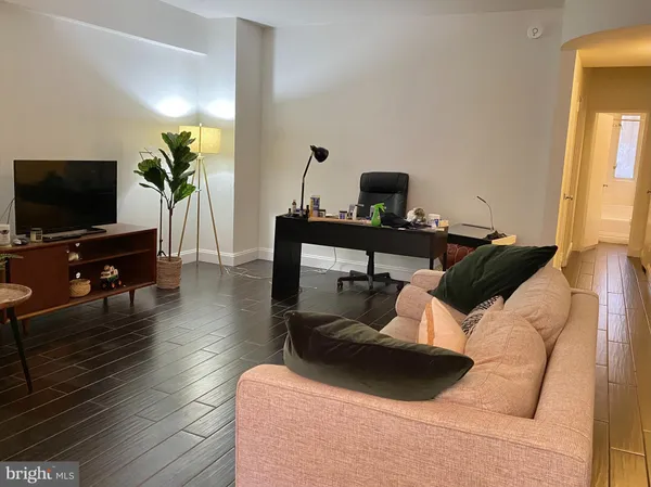 $2,300 | 1727 Massachusetts Avenue Northwest, Unit 102, Washington, DC 20036